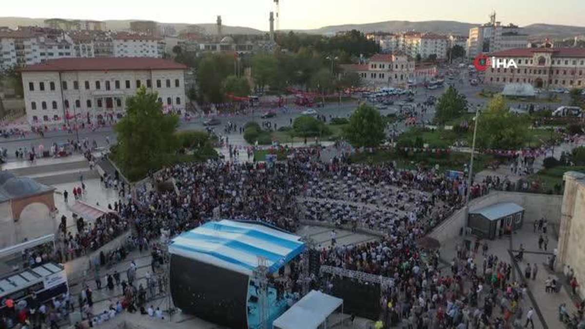 Sazını alan meydana çıktı, müzik şöleni yaşandı