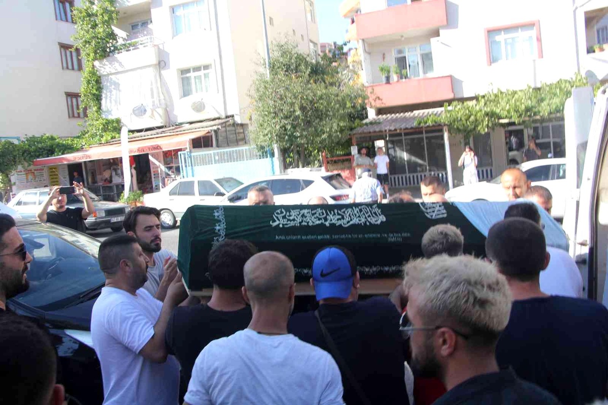 25 metreden düşerek ölen kadın son yolculuğuna uğurlandı