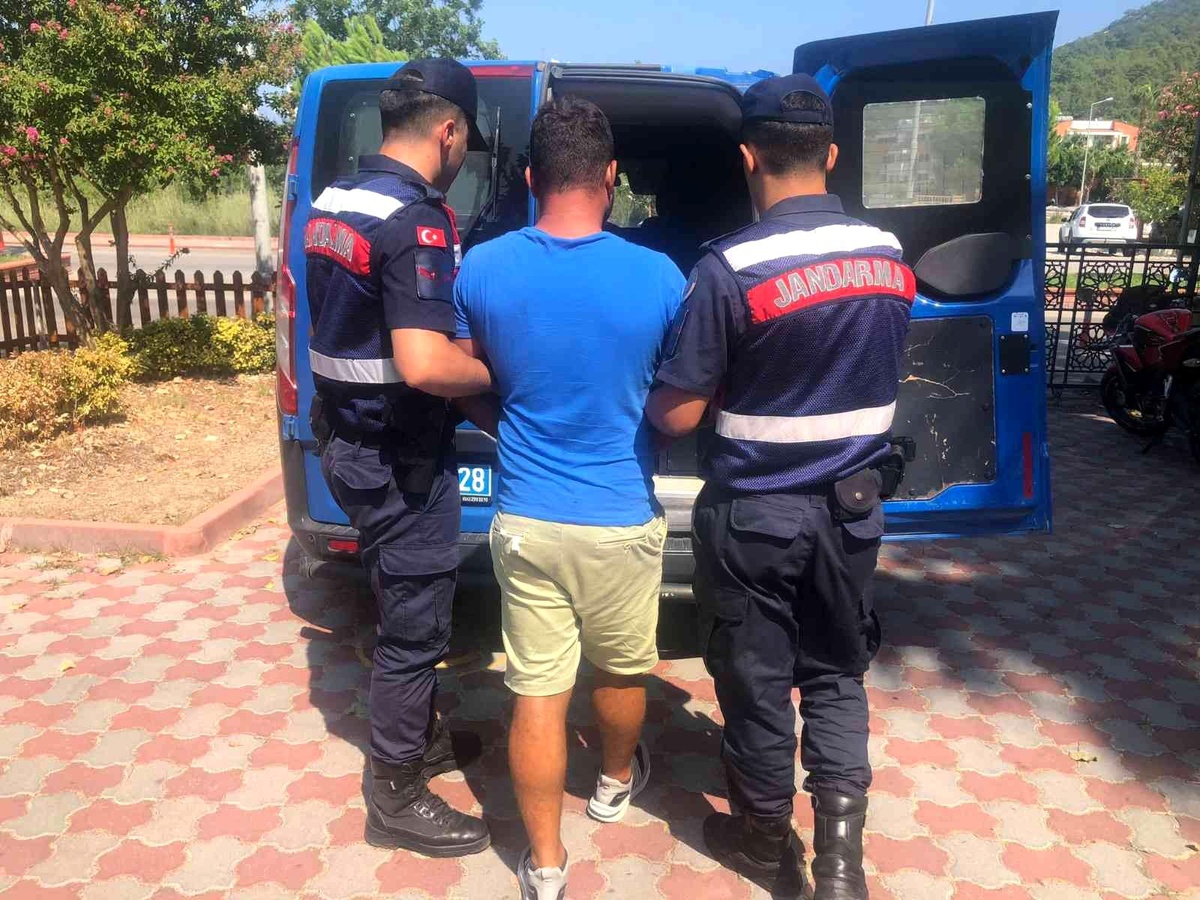 Antalya\'da 8 farklı suçtan aranan firari yakalandı