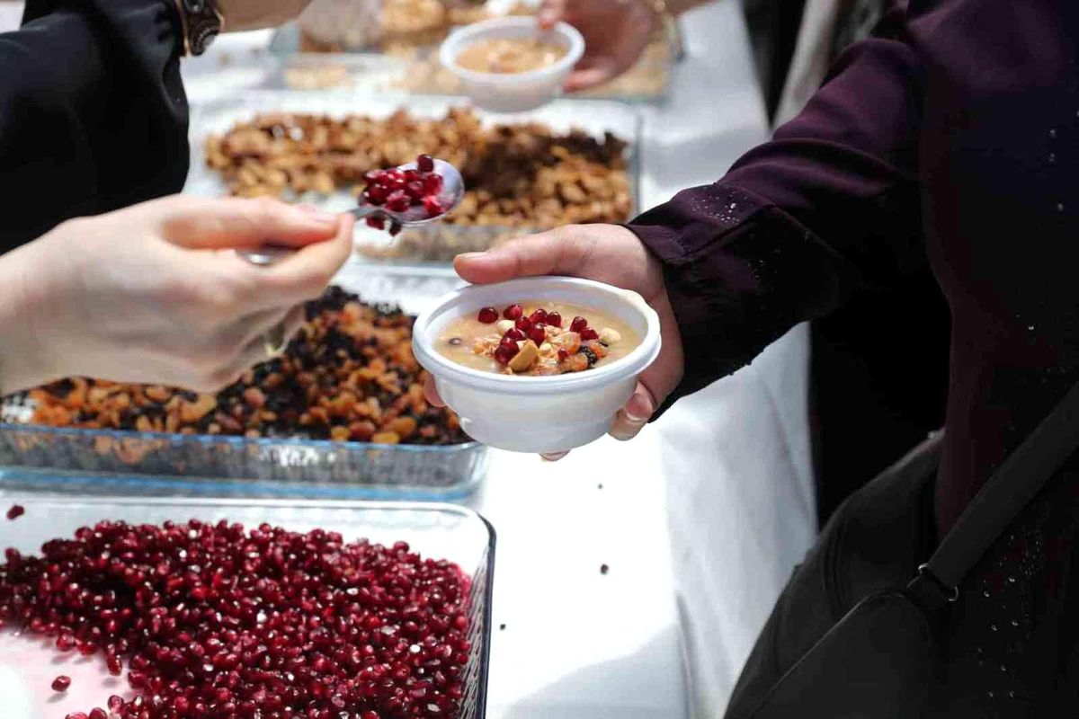 Bağcılar\'da 10 bin kişilik aşure ikramı