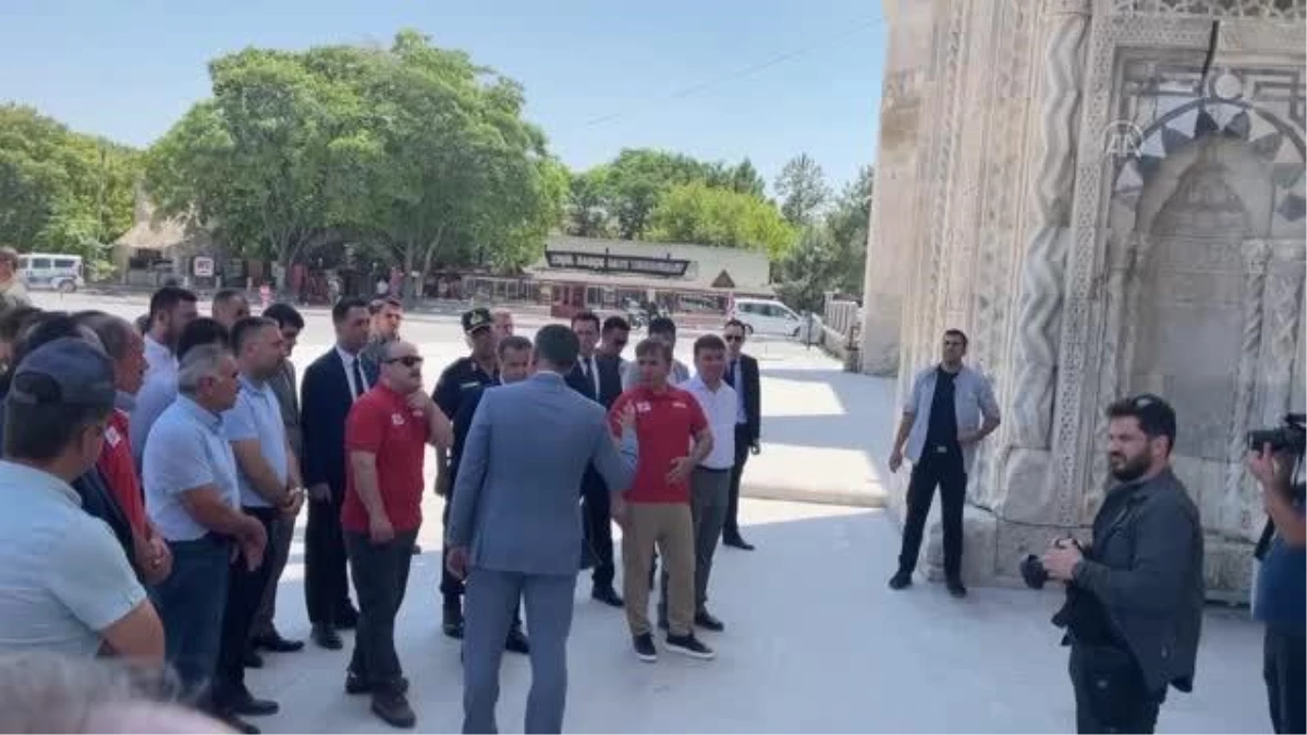 Sanayi ve Teknoloji Bakanı Varank, Aksaray\'da Sultanhanı Belediyesini ziyaret etti