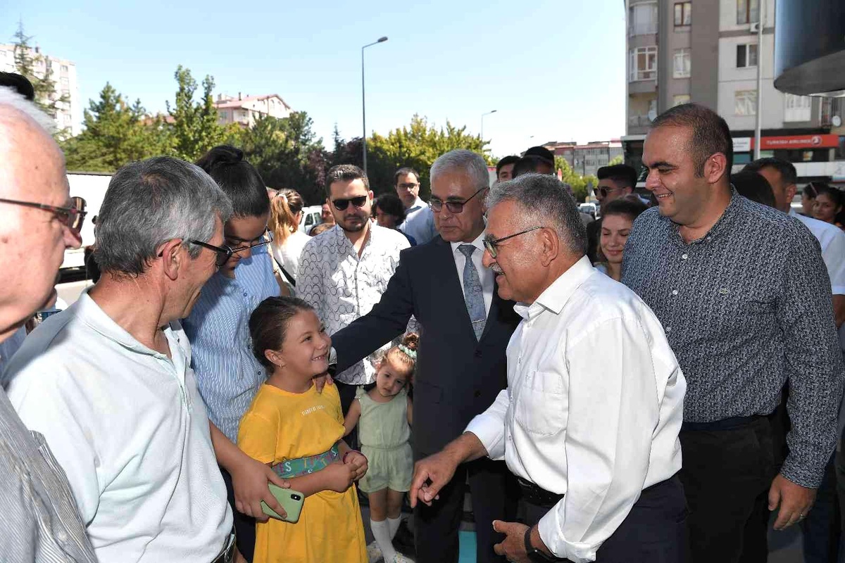 Büyükkılıç, Uluslararası Satranç Turnuvası\'nda miniklerin heyecanına ortak oldu