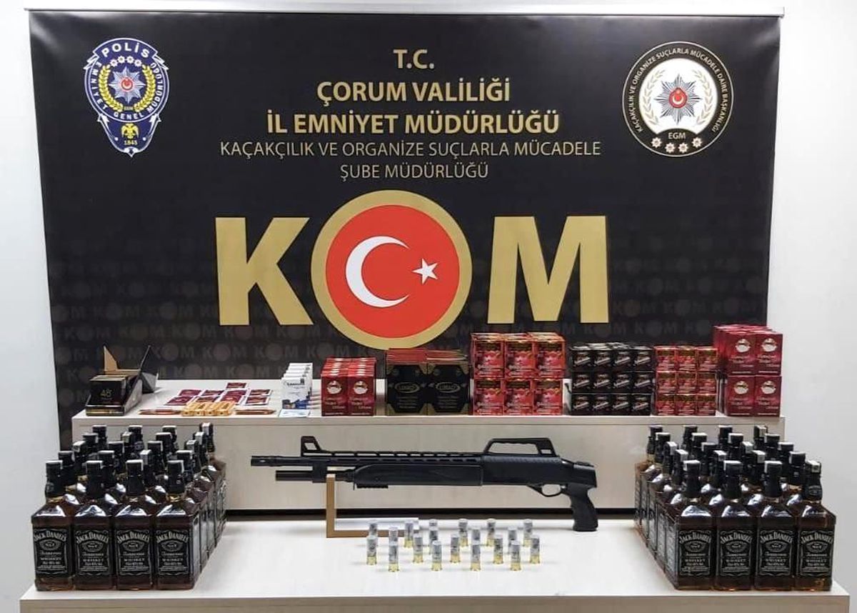 Çorum\'da ruhsatsız silah, kaçak sigara ve içki operasyonu