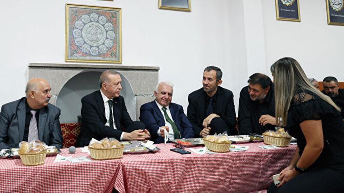 Cumhurbaşkanı Erdoğan, 15 yıl aradan sonra cemevi ziyaretinde bulundu