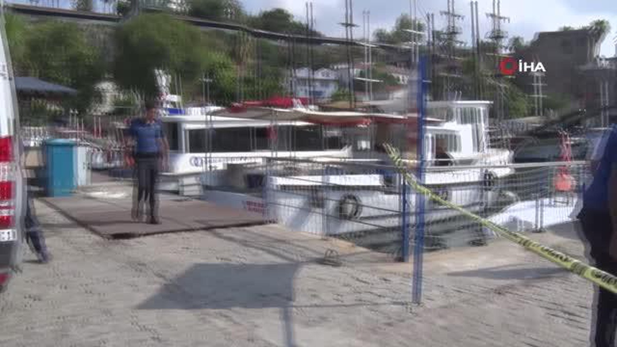 Denizde boğulan emekli öğretmene, gözü yaşlı kardeşlerden son öpücük
