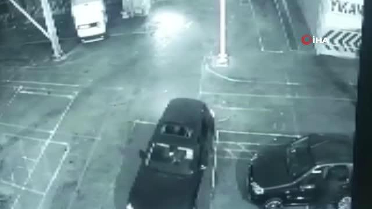Eyüpsultan\'da 4 otomobilin hayalet göstergeleri ve panellerini çalan iki hırsız yakalandı