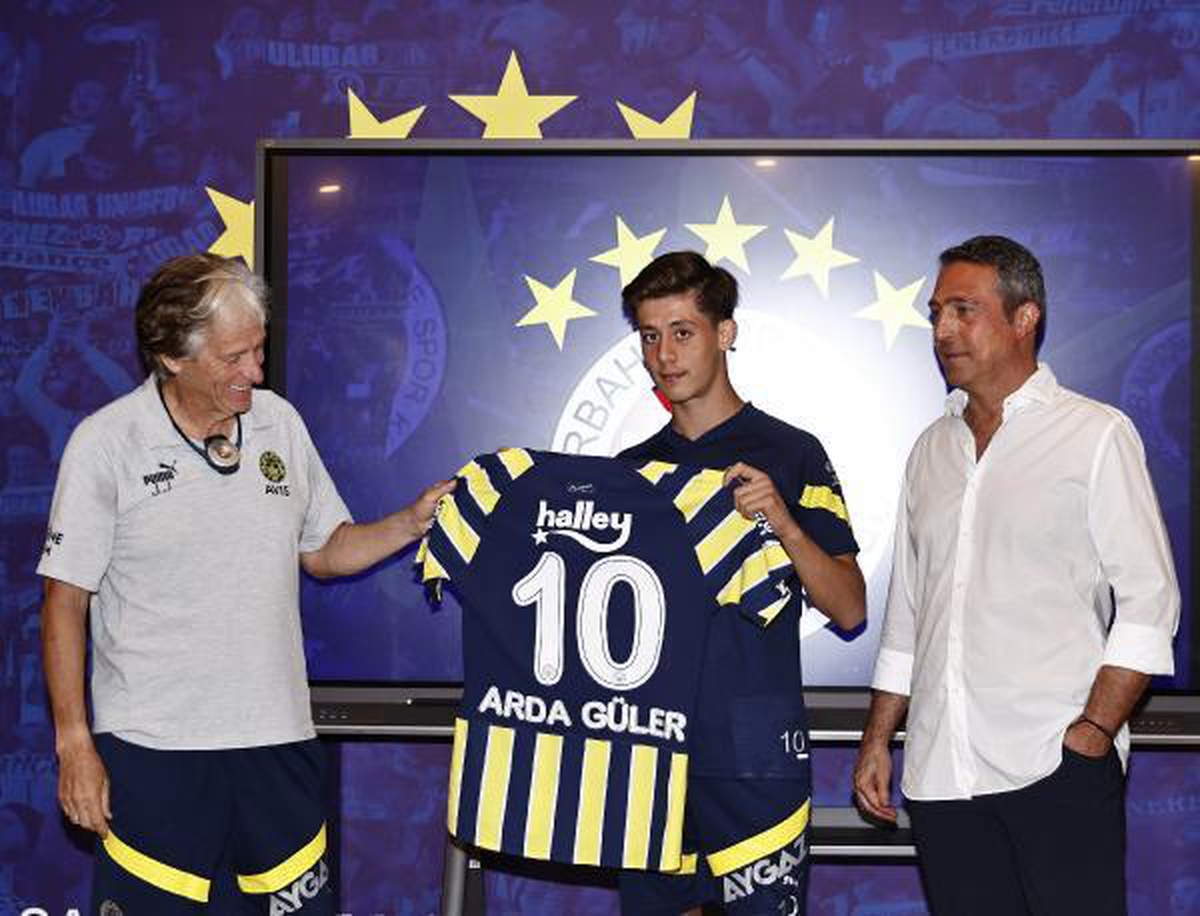 Fenerbahçe\'de 10 numaralı formanın sahibi Arda Güler oldu