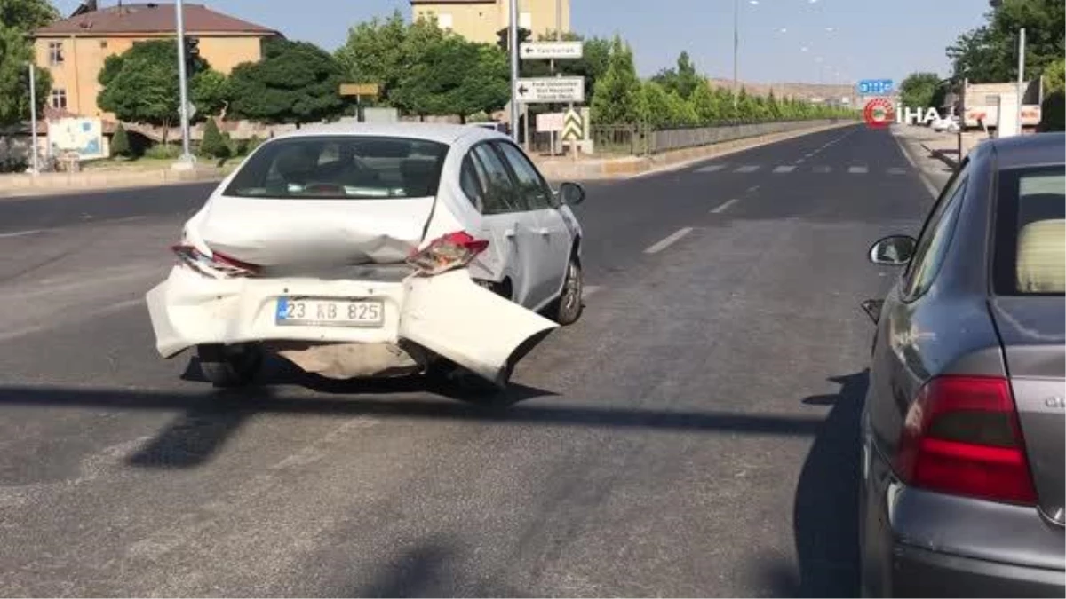Elazığ\'da trafik kazası: 3 yaralı