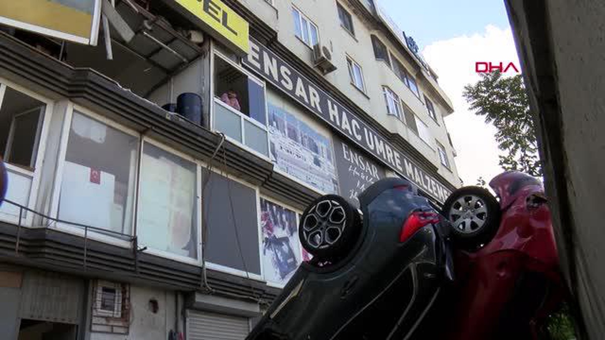 İSTANBUL-ATAŞEHİR\'DE ÖLÇÜM SIRASINDA GAZA BASAN SÜRÜCÜ, OTOMOBİLLE İKİNCİ KATTAN DÜŞTÜ