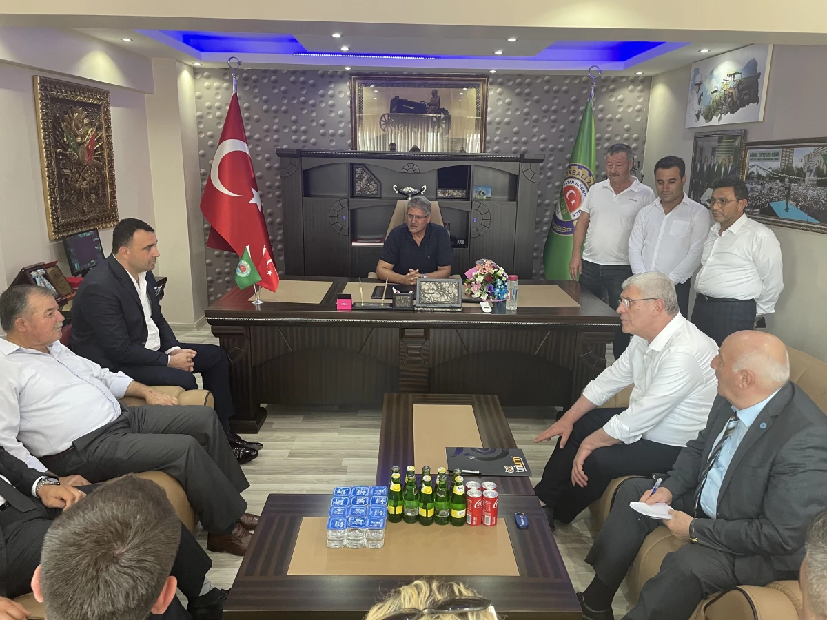 İYİ Parti Grup Başkanvekili Dervişoğlu, İzmir\'de bazı STK\'ları ziyaret etti