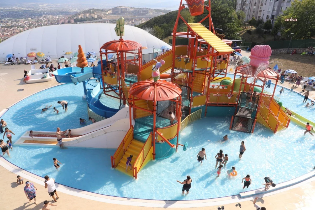 İzmit Belediyesi\'nin Aquaparkı Ziyaretçilerini Ağırlıyor