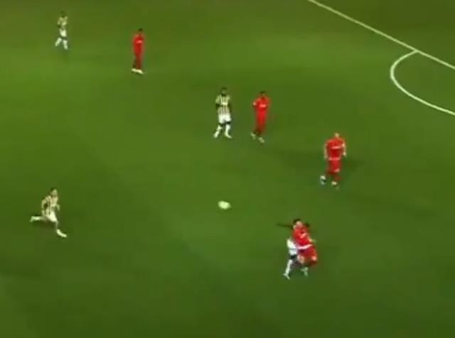 Kadıköy'de ortalığı ayağa kaldıran pozisyon! Hakemin verdiği karar olay oldu Kadıköy'de ortalığı ayağa kaldıran pozisyon! Hakemin verdiği karar olay oldu