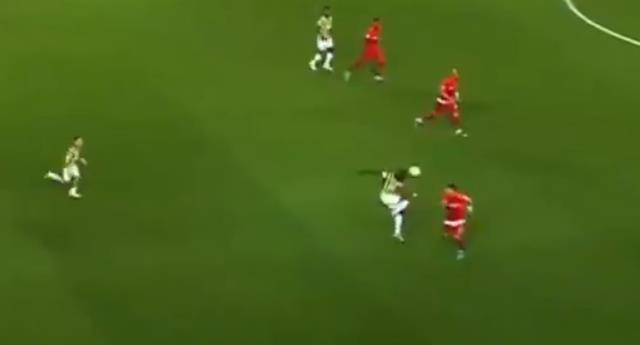 Kadıköy'de ortalığı ayağa kaldıran pozisyon! Hakemin verdiği karar olay oldu Kadıköy'de ortalığı ayağa kaldıran pozisyon! Hakemin verdiği karar olay oldu