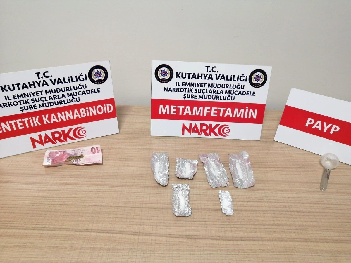 Kütahya\'da bekçiler, şüphelendikleri şahsın üzerinde uyuşturucu buldu