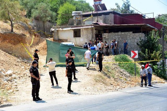 Önce kocasını, sonra kızını öldürüp üst üste gömmüş Önce kocasını, sonra kızını öldürüp üst üste gömmüş