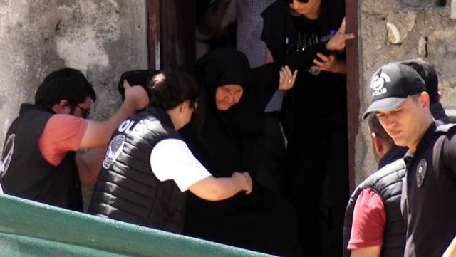 Önce kocasını, sonra kızını öldürüp üst üste gömmüş Önce kocasını, sonra kızını öldürüp üst üste gömmüş