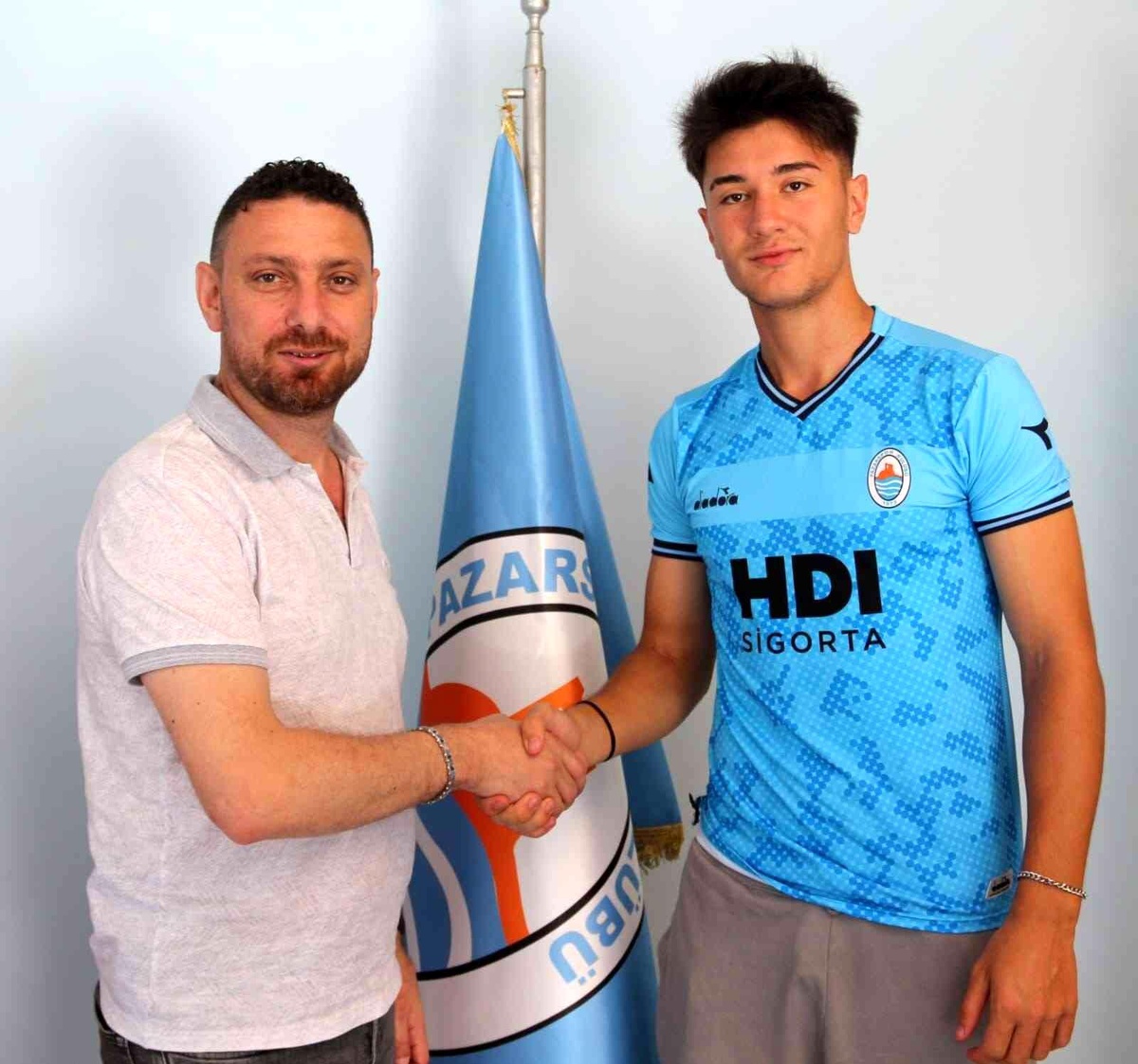 Pazarspor, Bedirhan Özyurt\'u renklerine bağladı