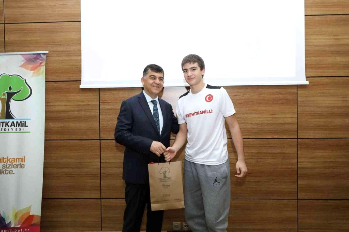 Şehitkamilli Milli Basketbolcu, Galatasaray\'a transfer oldu