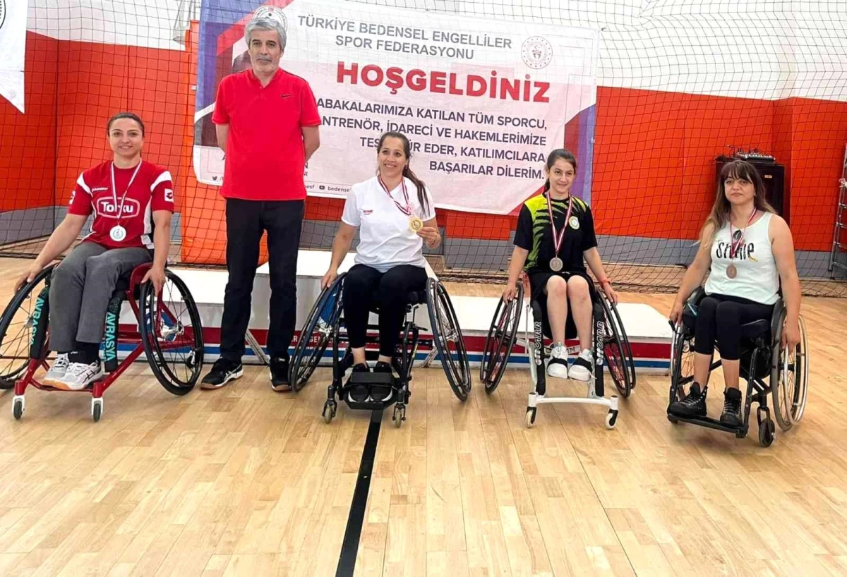 Torku Şekerspor\'un paralimpik sporcusu Emine Seçkin\'den altın madalya