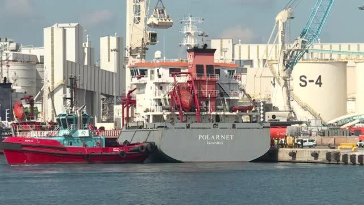 Ukrayna\'dan gelen mısır yüklü gemi "Polarnet" Derince Limanı\'na ulaştı
