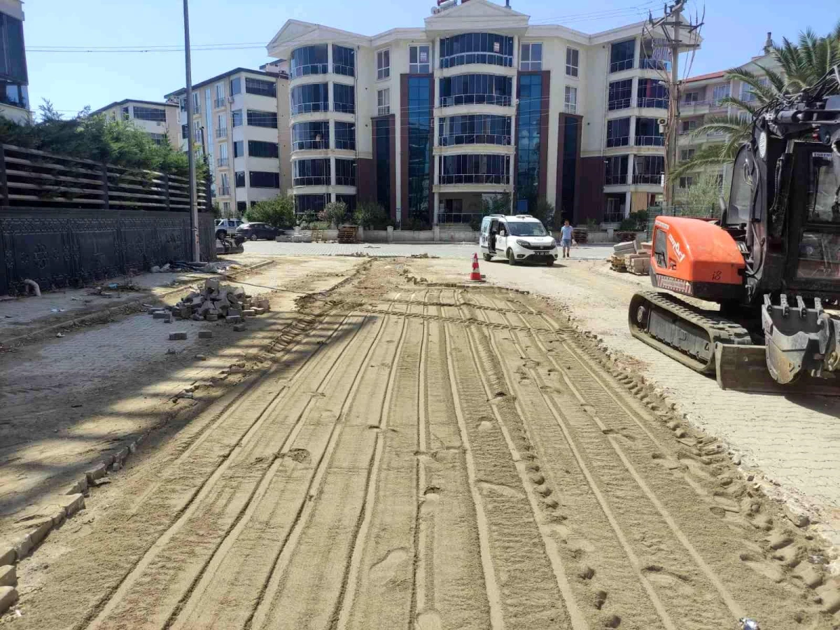 Edremit Belediyesi, Yol Çalışmalarını Sürdürüyor