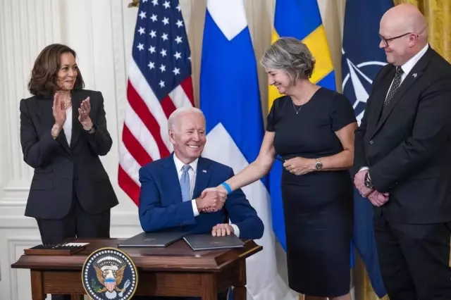 ABD Başkanı Biden, Finlandiya ve İsveç'in NATO'ya katılımına onay veren belgeleri imzaladı