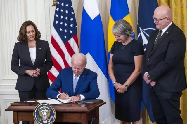 ABD Başkanı Biden, Finlandiya ve İsveç'in NATO'ya katılımına onay veren belgeleri imzaladı