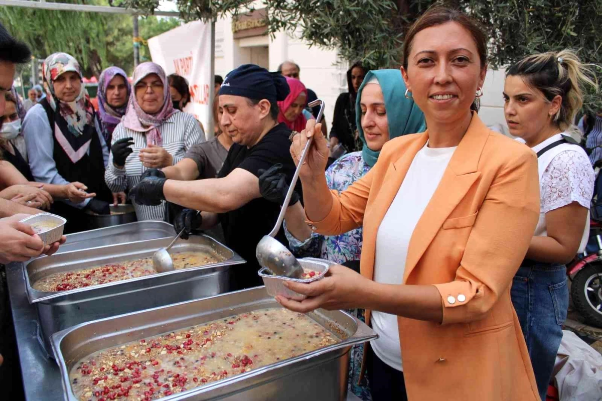 AK Partili kadınlardan 2 bin kişilik aşure hayrı