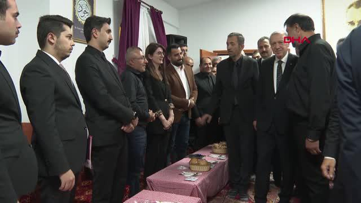 Erdoğan Ankara\'da, Hüseyin Gazi Cemevi\'nde Muharrem Ayı İftarına Katıldı