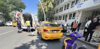 Ankara'da taksiye arkadan çarpan motosikletli kurye yaralandı