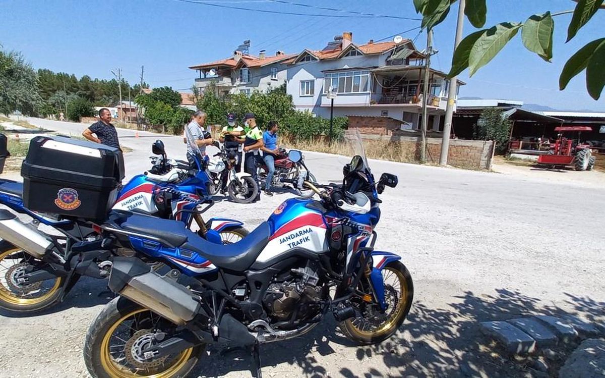 Burdur\'da jandarma ekiplerinden trafik denetimi