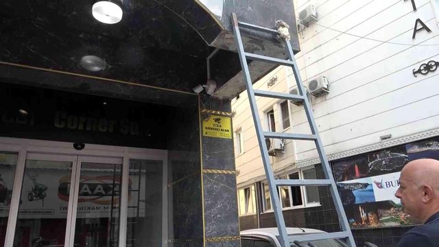 Bursa'da kraliçe arı ortalığı karıştırdı Bursa'da kraliçe arı ortalığı karıştırdı
