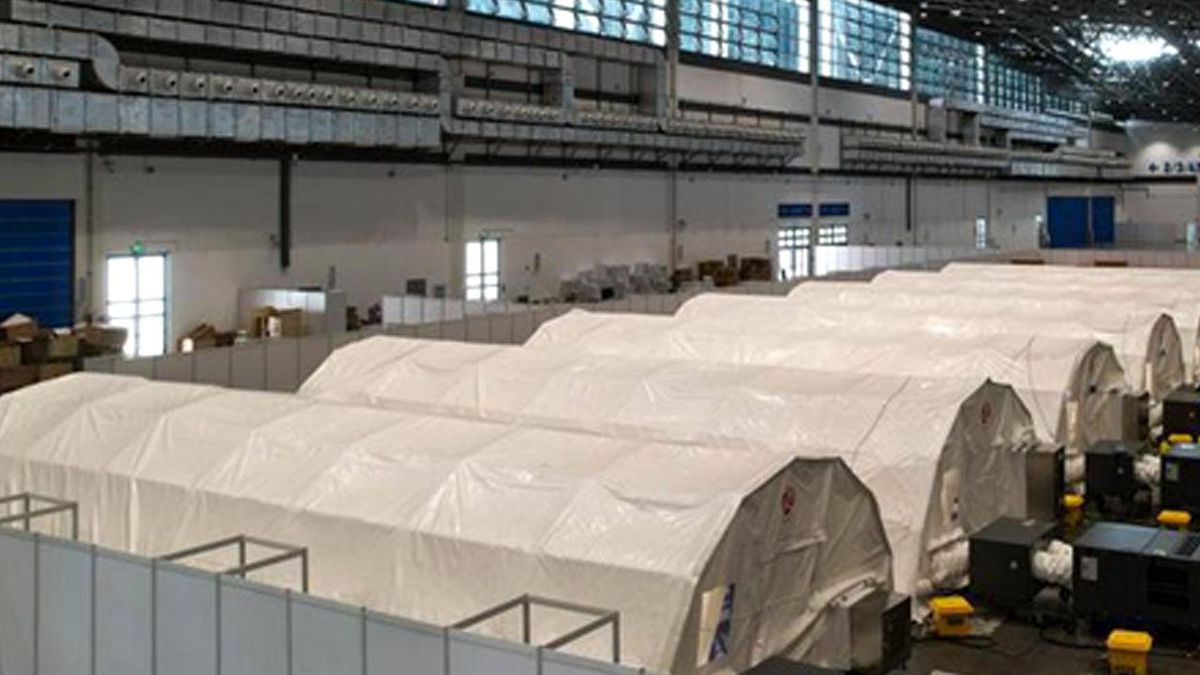 Çin\'in Haikou Kentinde Kovid-19 İçin Kurulan Şişme Laboratuvarlar