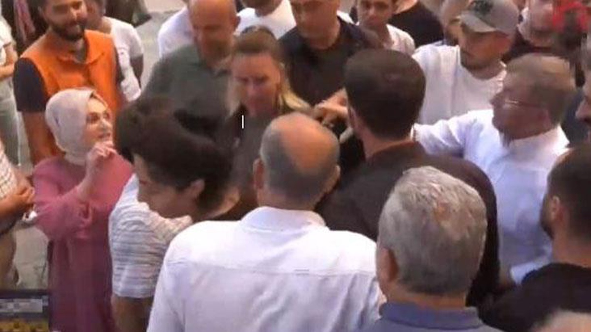 AK Partili kadının Gelecek Partisi lideri Davutoğlu\'na sorduğu soru gergin anlara neden oldu