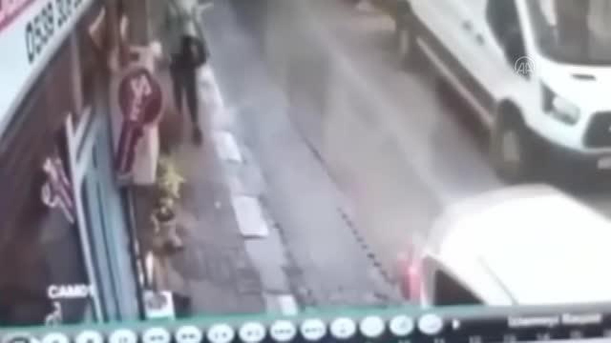 Bartın\'da halk otobüsünün açılan bagaj kapağının çarptığı yaya yaralandı