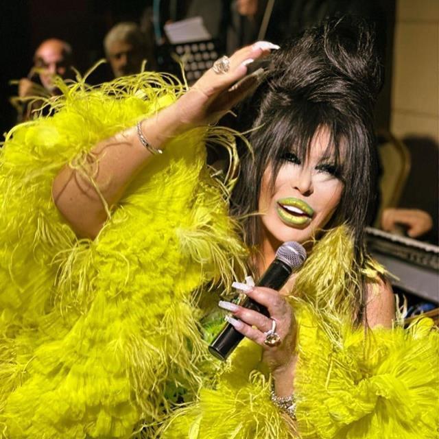 Hayranından ham altın hediye alan Bülent Ersoy: Dev kasamda yerini alacak Hayranından ham altın hediye alan Bülent Ersoy: Dev kasamda yerini alacak