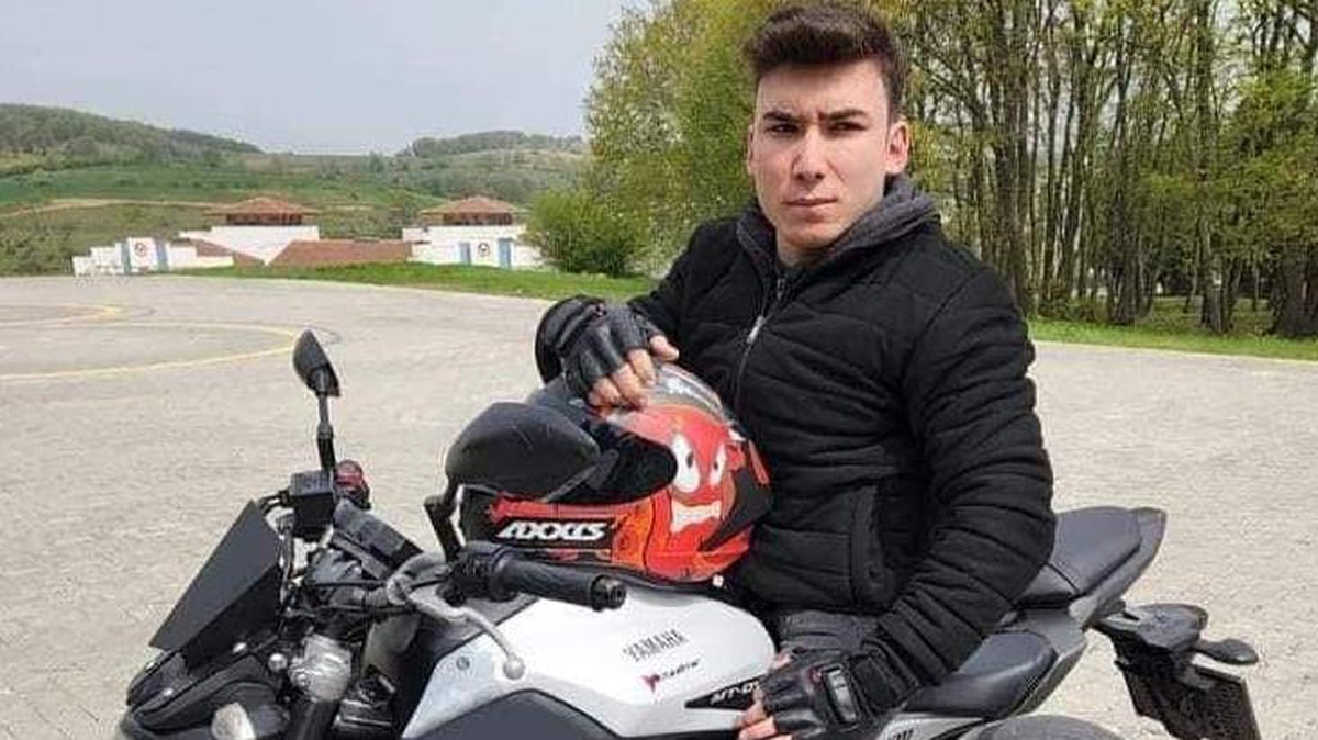 19 yaşındaki Enes, motorlu kurye olarak işe başladığı gün geçirdiği kaza sonucu yaşamını yitirdi