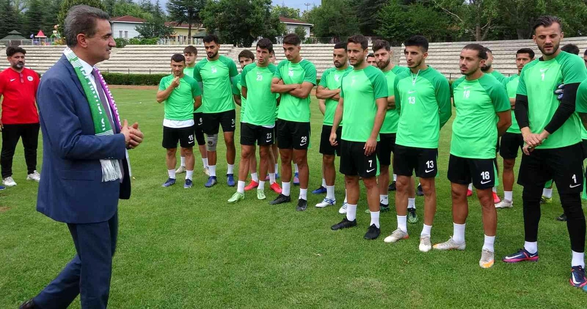 Isparta Valisi Aydın Baruş: " Isparta 32 Spor, kent için önemli bir marka"