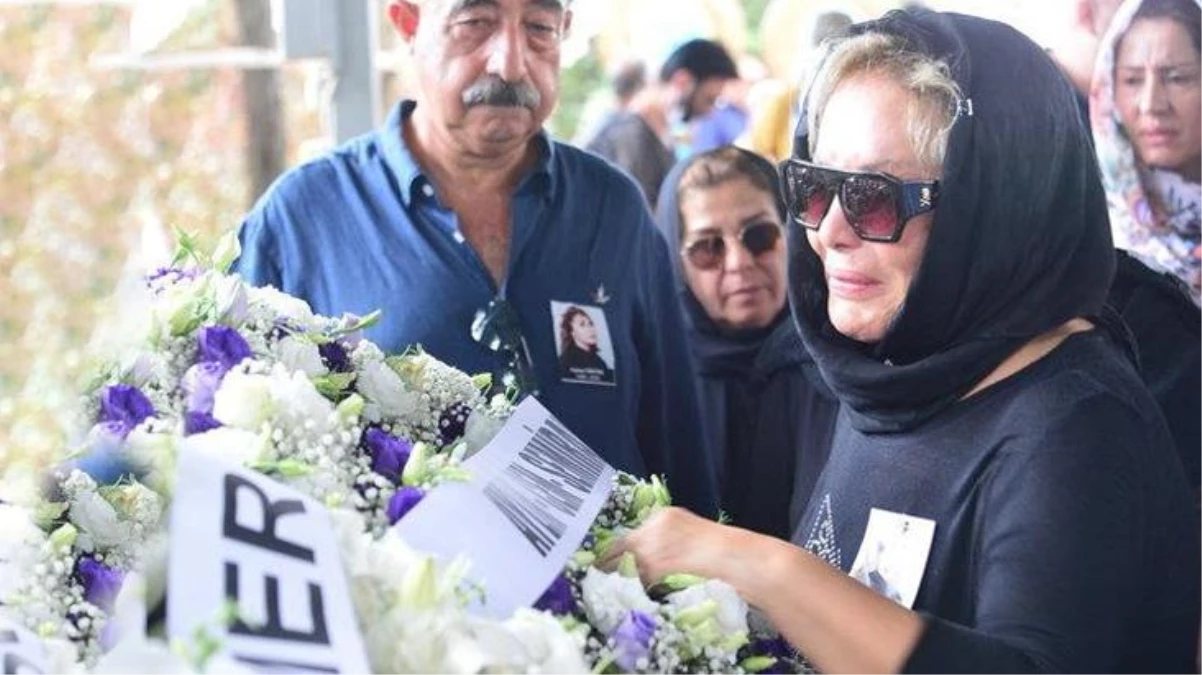 Emel Sayın, yaşamını yitiren kardeşini gözyaşları içinde toprağa verdi