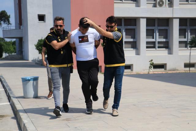 Komşusu 'Seni kocamla evlendirelim' dedi, annesine yapılan kumalık teklifine sinirlenen genç silaha sarıldı Komşusu 'Seni kocamla evlendirelim' dedi, annesine yapılan kumalık teklifine sinirlenen genç silaha sarıldı