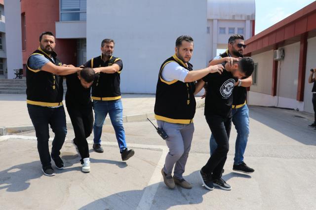 Komşusu 'Seni kocamla evlendirelim' dedi, annesine yapılan kumalık teklifine sinirlenen genç silaha sarıldı Komşusu 'Seni kocamla evlendirelim' dedi, annesine yapılan kumalık teklifine sinirlenen genç silaha sarıldı