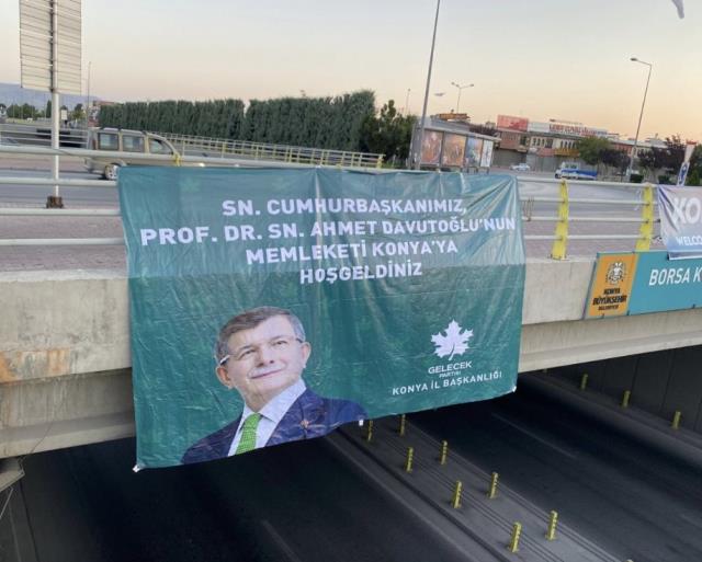Konya'ya gidecek olan Erdoğan'a, Gelecek Partisi'nden karşılama pankartı: Davutoğlu'nun memleketine hoş geldiniz Konya'ya gidecek olan Erdoğan'a, Gelecek Partisi'nden karşılama pankartı: Davutoğlu'nun memleketine hoş geldiniz