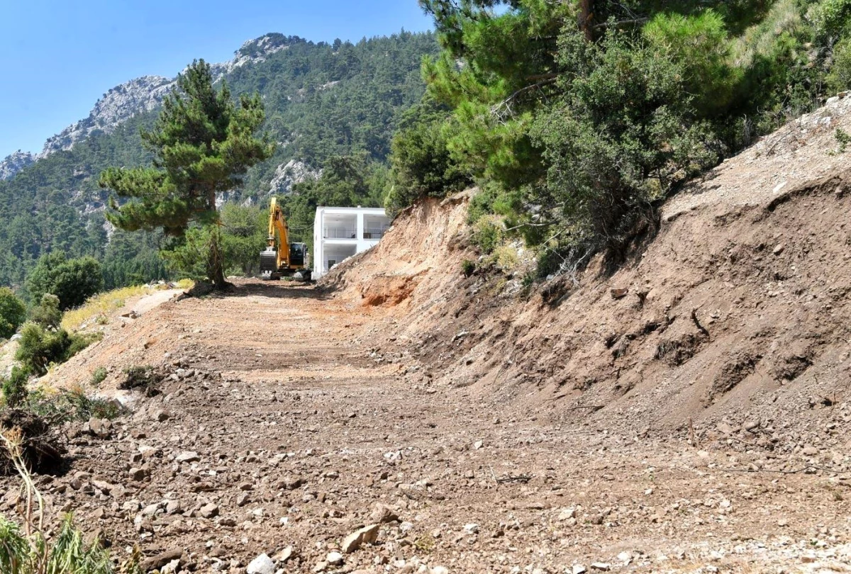 Konyaaltı Belediyesinden Yarbaş Çandır\'da yol çalışması