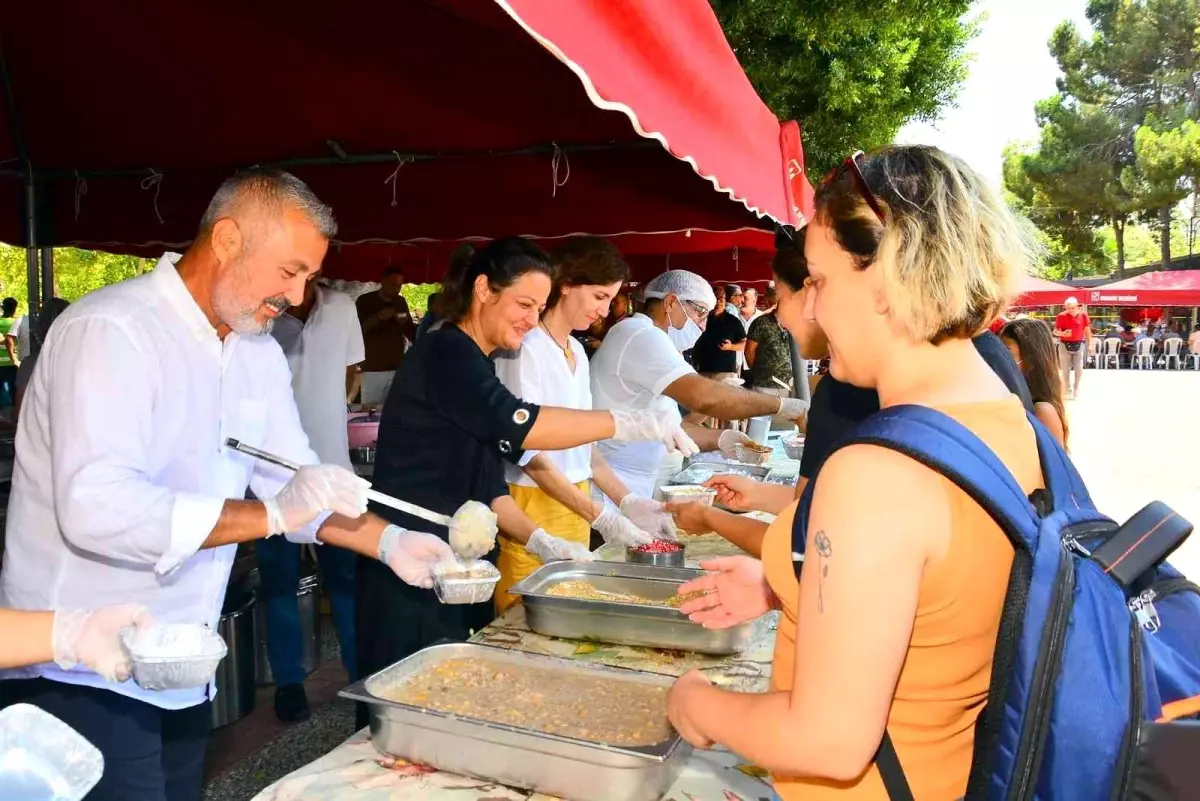 Manavgat Belediyesinden 5 bin kişilik aşure ikramı