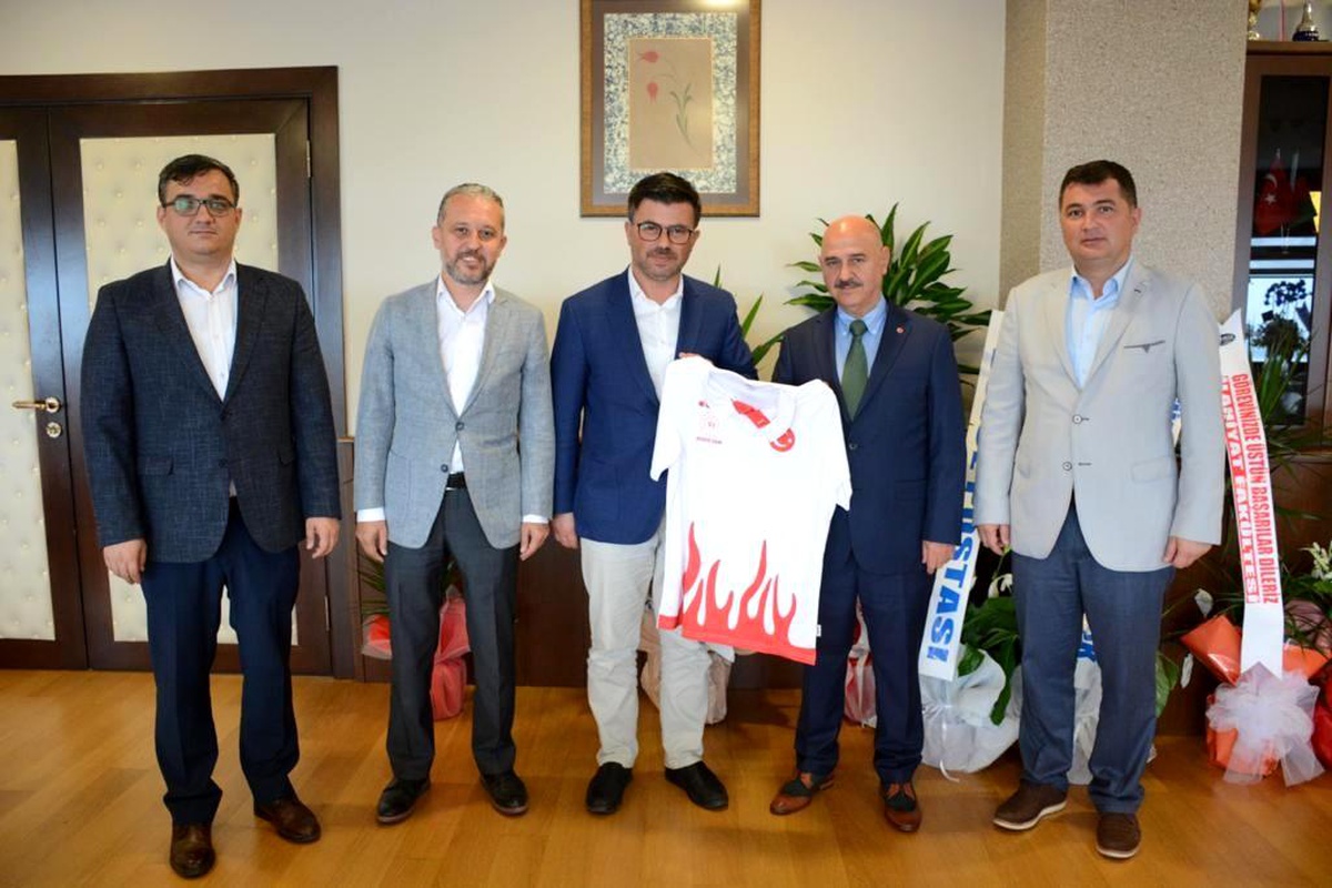 Müdürlerden, Rektör Sözbir\'e hayırlı olsun ziyareti
