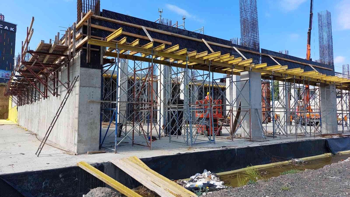 Samsun\'da inşaattan düşen kalıp ustası ağır yaralandı