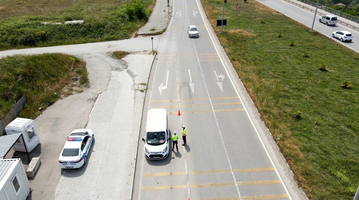 Temmuzda Sinop\'ta 4 bin 986 kişiye trafik cezası uygulandı