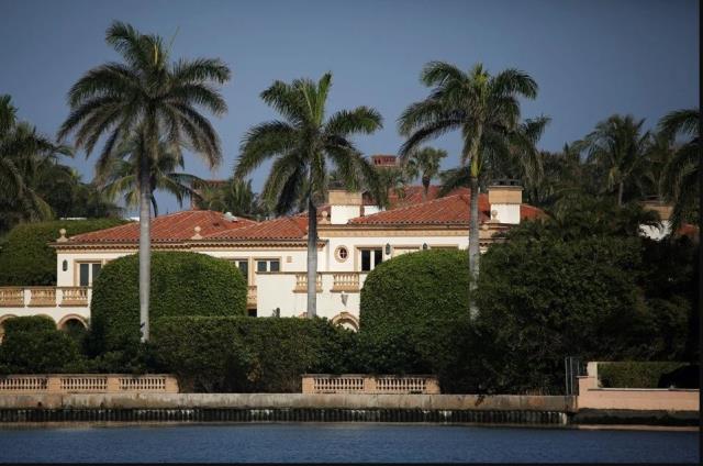 Trump'ın Florida'daki evi FBI ajanları tarafından basıldı Trump'ın Florida'daki evi FBI ajanları tarafından basıldı