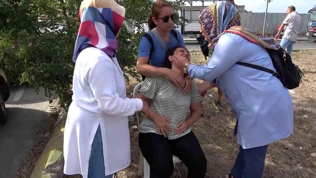 Yürek sızlatan kareler! İşten çıkarılan 350 kişi ile polis arasında arbede çıktı, işçiler fenalaştı Yürek sızlatan kareler! İşten çıkarılan 350 kişi ile polis arasında arbede çıktı, işçiler fenalaştı