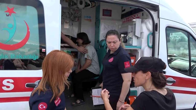 Yürek sızlatan kareler! İşten çıkarılan 350 kişi ile polis arasında arbede çıktı, işçiler fenalaştı Yürek sızlatan kareler! İşten çıkarılan 350 kişi ile polis arasında arbede çıktı, işçiler fenalaştı